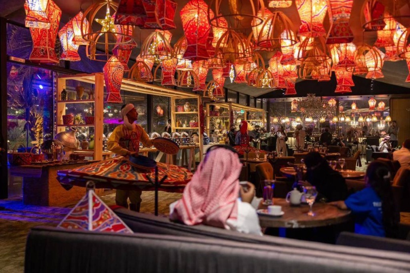 خيمة «ذا جروفز» .. أجواء رمضانية محلية جاذبة للزوار