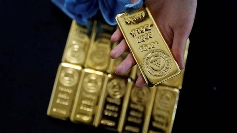 الذهب يهبط بفعل صعود الدولار .. أدنى مستوى في شهرين