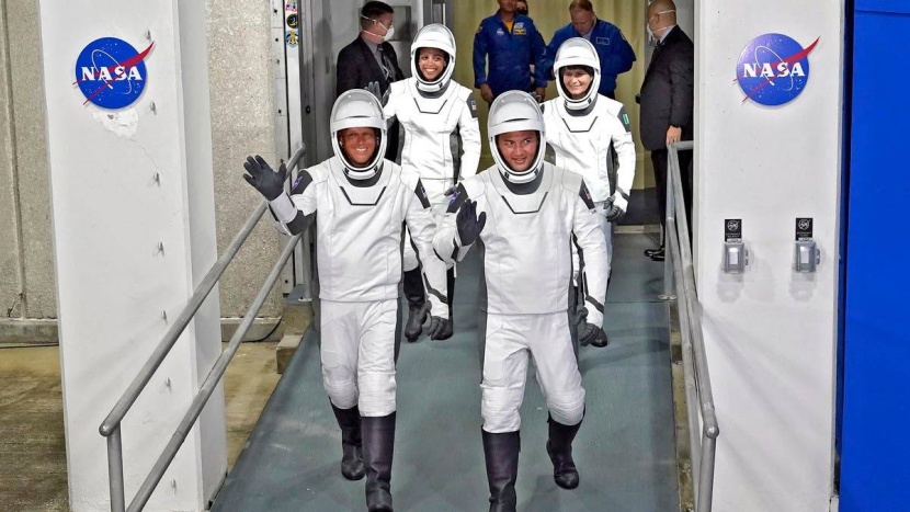 قانون يلاحق مرتكبي الجرائم في الفضاء