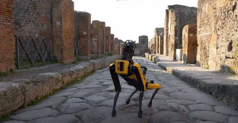 إيطاليا .. كلب آلي يحرس المباني الأثرية