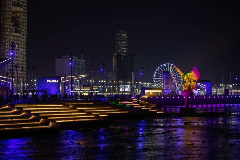 موسم جدة ينطلق من «آرت بروميناد» بالألعاب النارية والدرونز