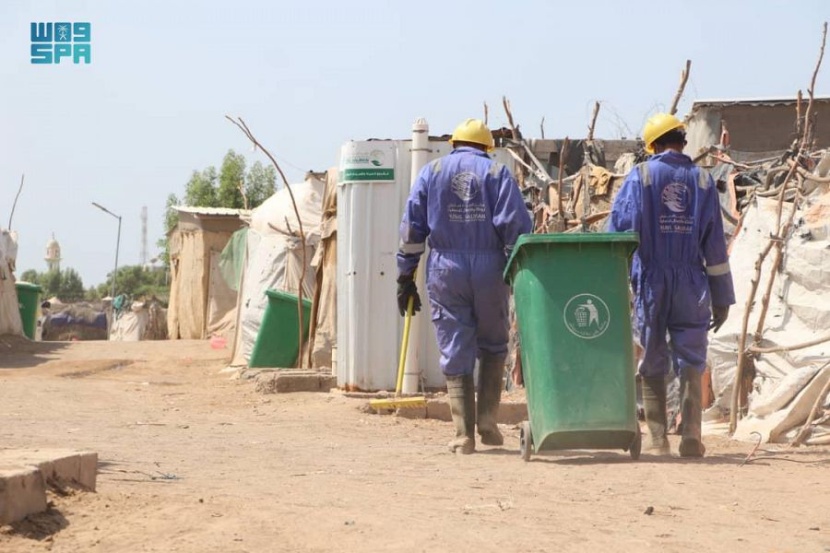 مركز الملك سلمان للإغاثة يواصل تنفيذ مشروع الإمداد المائي والإصحاح البيئي في الحديدة