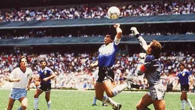 5 ملايين دولار مقابل قميص مارادونا أثناء تسجيله هدف «اليد»