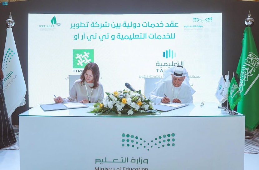 "التعليمية" توقع 5 شراكات دولية مع بيوت خبرة عالمية