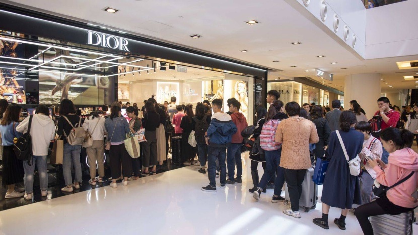 العلامات التجارية الفاخرة ينبغي أن تتحوط من الصين