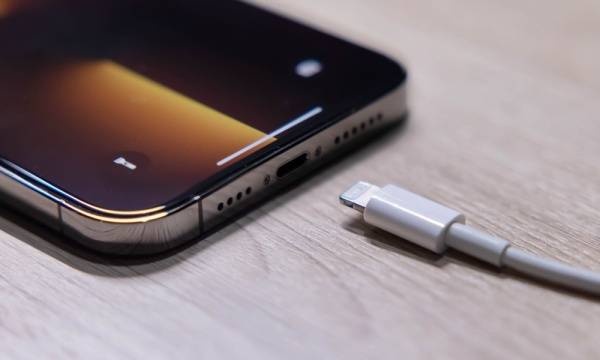 "أبل" .. طريقة جديدة لشحن هواتفها