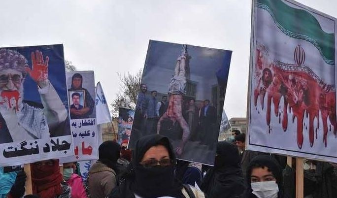 انتفاضة «الخبز» تحرق رموز إيران