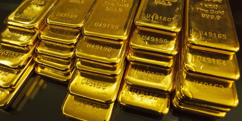الذهب يتراجع 2% مع ارتفاع عوائد السندات والدولار