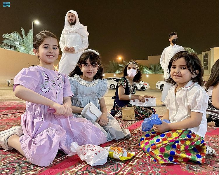 احتفالية "عيدنا في حينا" تنطلق بعدد من المواقع في القصيم