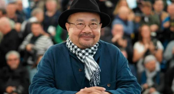 رئيس لجنة تحكيم مسابقة «تيك توك» في «كان» يتراجع عن استقالته