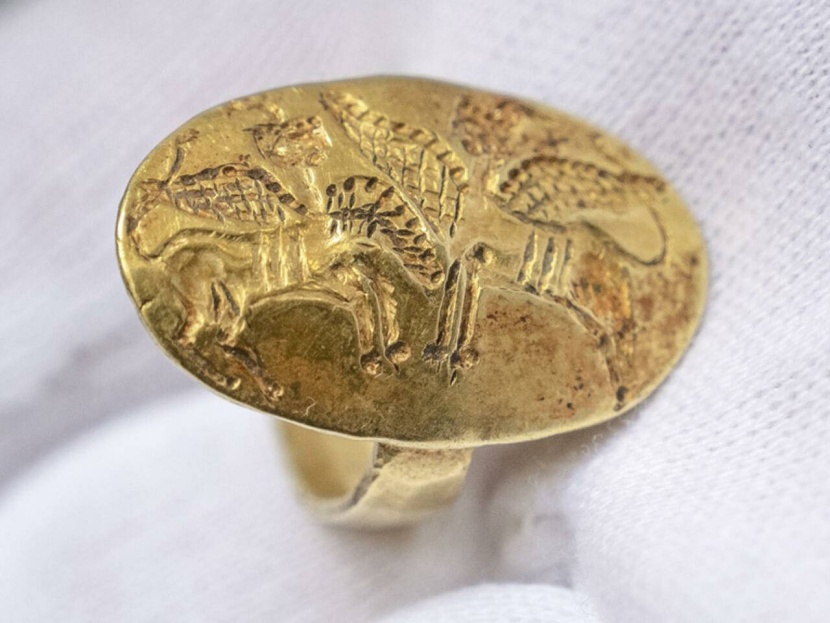 «نوبل» تعيد إلى اليونان خاتما ذهبيا سرق في الحرب العالمية الثانية