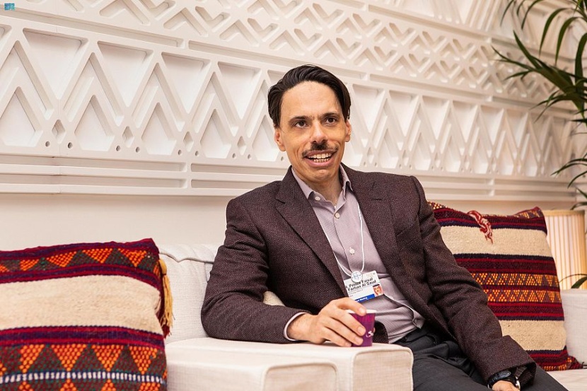 وزير الخارجية يزور جناح "مجلس شباب مسك" و "المقهى السعودي" في منتدى دافوس 2022