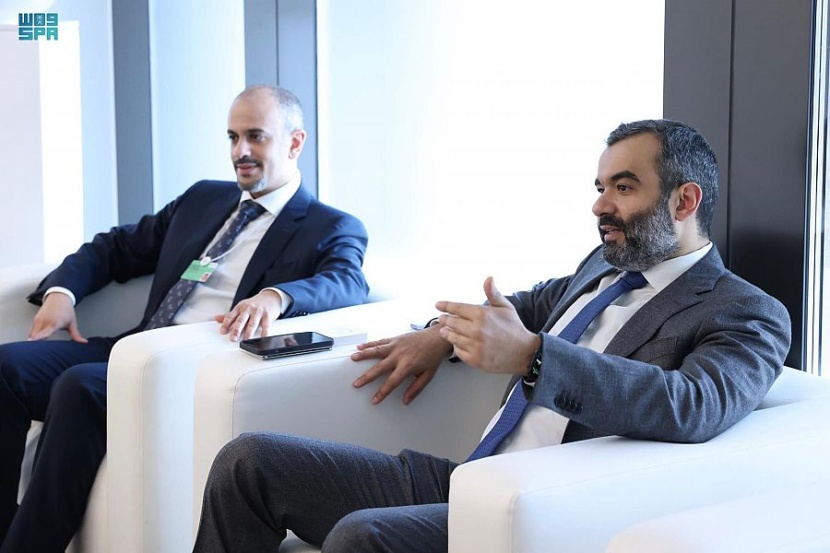 وزير الاتصالات يبحث الفرص الاستثمارية مع عدد من تنفيذي الشركات التقنية العالمية