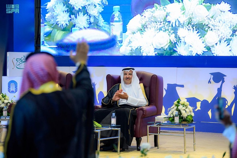 أمير المدينة يرعى حفل تخريج طلاب جامعة طيبة