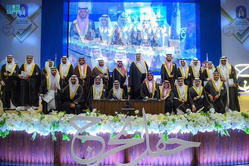 أمير المدينة يرعى حفل تخريج طلاب جامعة طيبة