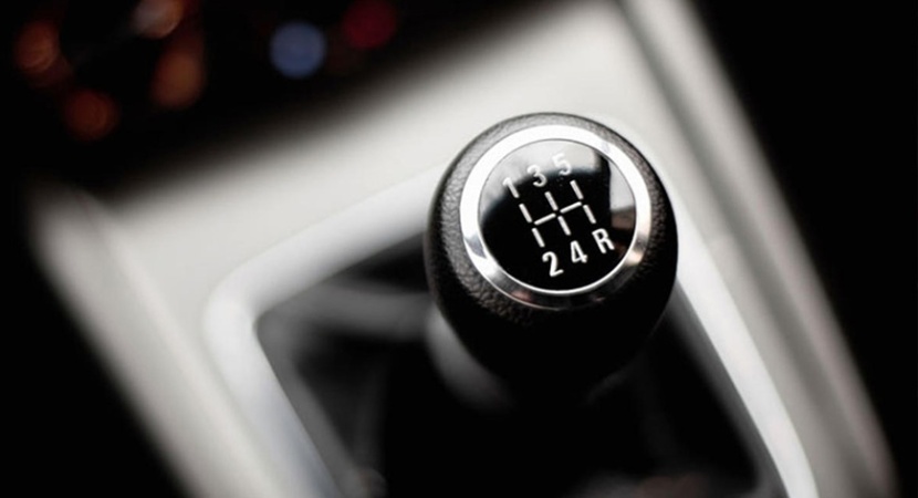 مرسيدس توقف إنتاج السيارات بناقل حركة يدوي في 2023