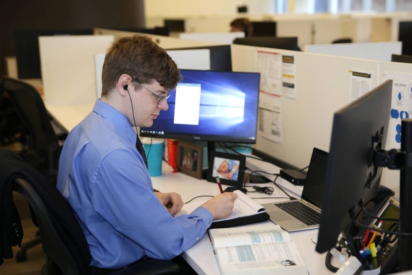 المصابون بالتوحد .. قدرات فريدة ينبغي للشركات الاستفادة منها