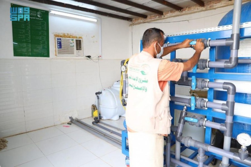 مركز الملك سلمان للإغاثة يواصل تنفيذ مشروع الإمداد المائي والإصحاح البيئي بمحافظتي حجة وصعدة