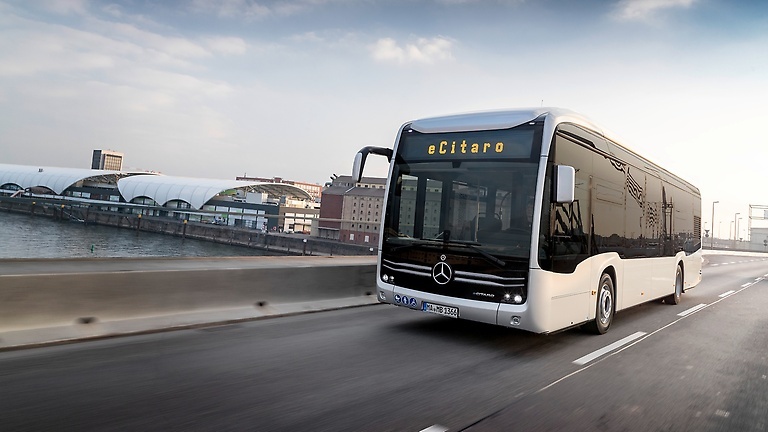 "دايملر تراك" تختبر شاحنة كهربائية بمدى 500 كيلومتر 