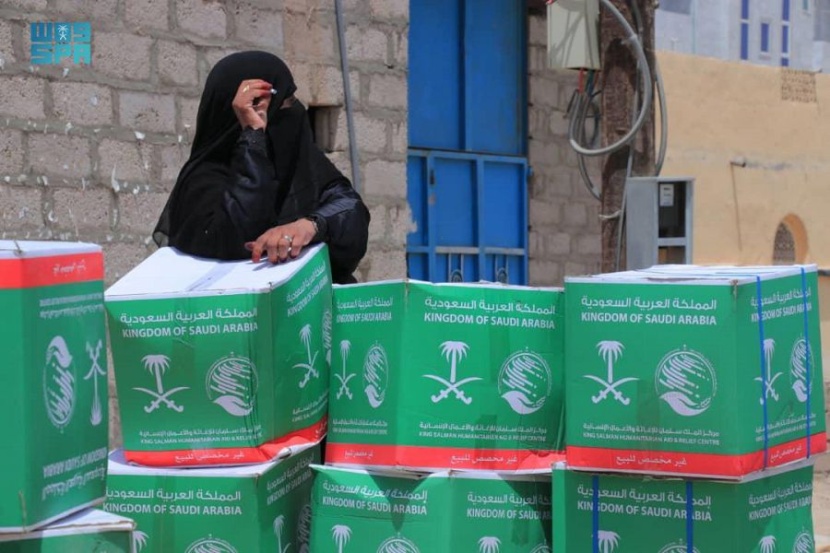 مركز الملك سلمان للإغاثة يوزع 1,874 سلة غذائية في مدينة مأرب بمحافظة مأرب
