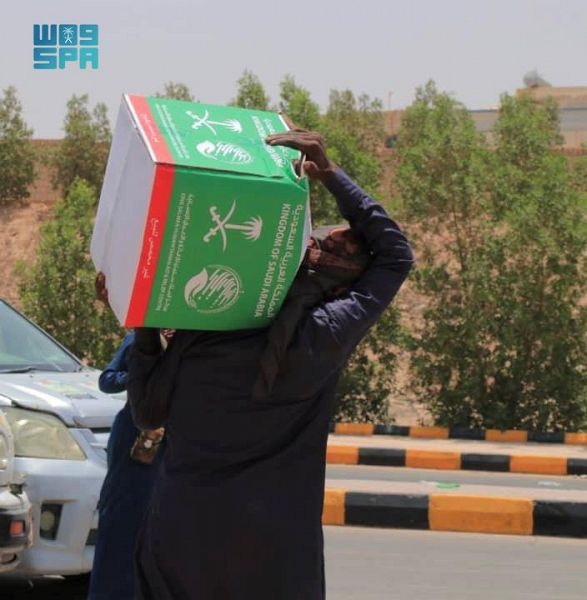 مركز الملك سلمان للإغاثة يوزع 1,874 سلة غذائية في مدينة مأرب بمحافظة مأرب