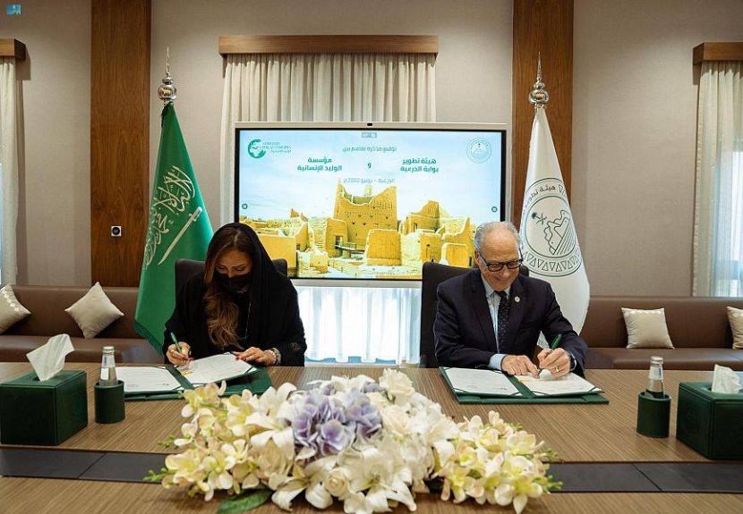 «بوابة الدرعية» و«الوليد للإنسانية» توقعان مذكرة لتمهير الحرفيين