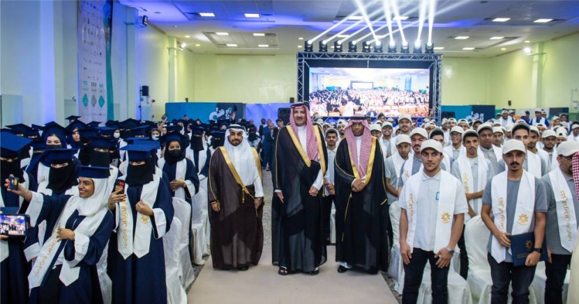 أمير المدينة المنورة يرعى حفل 1800 متدرب ومتدربة من خريجي التدريب التقني