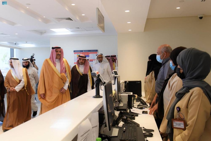أمير المدينة المنورة يلتقي وزير الصحة ويبحث المشاريع الصحية في المنطقة