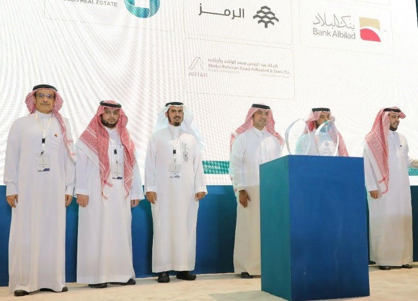 وزير الشؤون البلدية والقروية والإسكان يكرم بنك البلاد لرعايته معرض مسكن العقاري