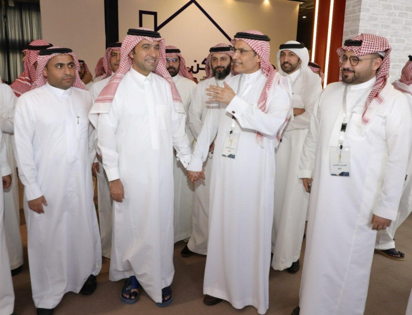 وزير الشؤون البلدية والقروية والإسكان يكرم بنك البلاد لرعايته معرض مسكن العقاري