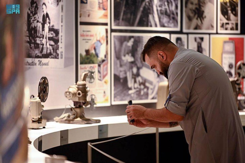 50 كاميرا تستقطب هواة التصوير في مهرجان أفلام السعودية