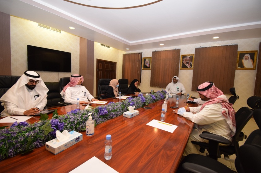 الكلية التطبيقية في جامعة ام القرى تبحث تنفيذ برامج التطوير المهني للعاملين في القطاع الصحي
