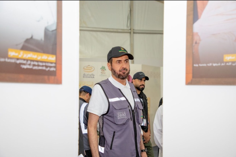 وزير "الحج والعمرة" يقف على معرض "حكاية الماء والسقيا" في المشاعر المقدسة