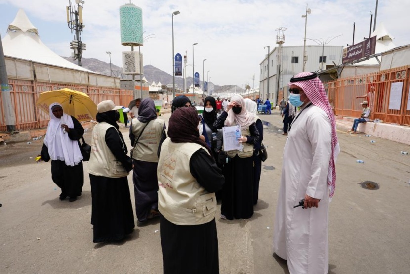 378 امرأة يشاركن في تفويج الحجاج لجسر الجمرات بنجاح 