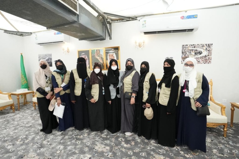 378 امرأة يشاركن في تفويج الحجاج لجسر الجمرات بنجاح 