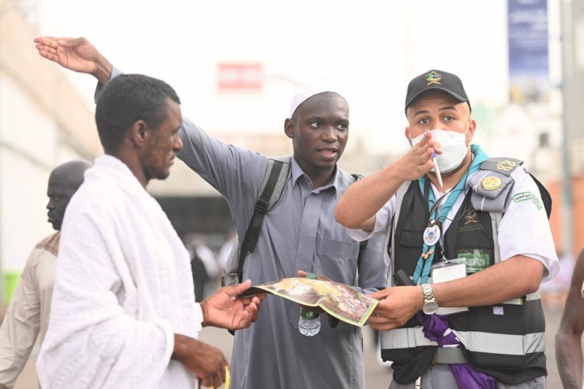 الكشاف السعودي .. ورقة رابحة يرسم الابتسامة والرضا على وجوه الحجاج