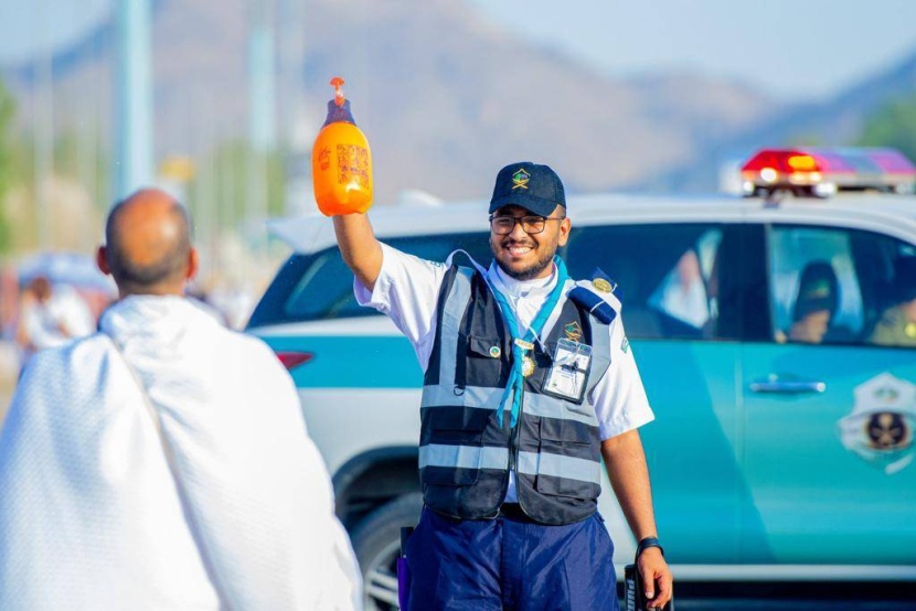 الكشاف السعودي .. ورقة رابحة يرسم الابتسامة والرضا على وجوه الحجاج