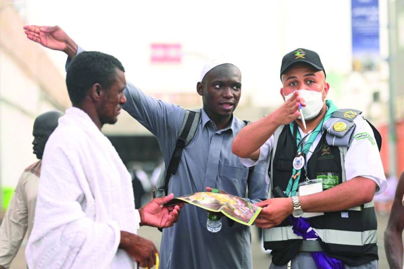 الكشاف السعودي .. ورقة رابحة يرسم الابتسامة والرضا على وجوه الحجاج