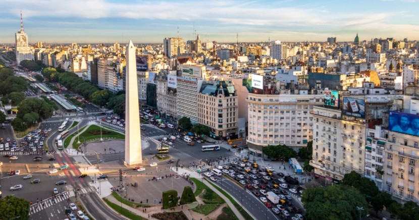 عشرات البلدان تواجه خطر التخلف عن سداد الديون