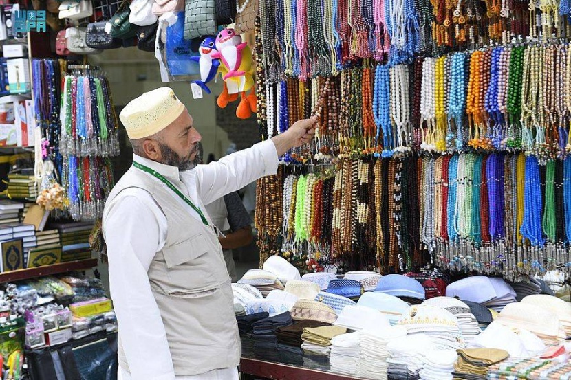 الحجاج ينعشون أسواق المدينة المنورة