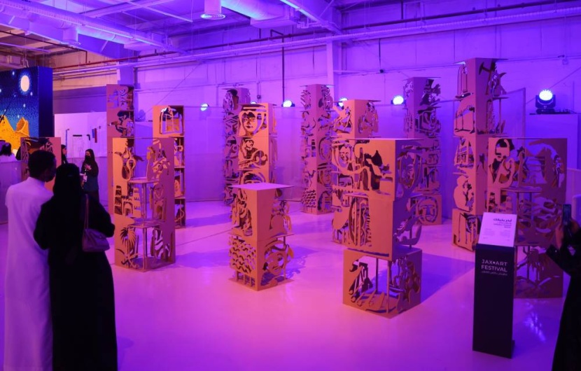 «جاكس للفنون» .. رحلة فنية تمتزج فيها الإبداعات السعودية والعالمية