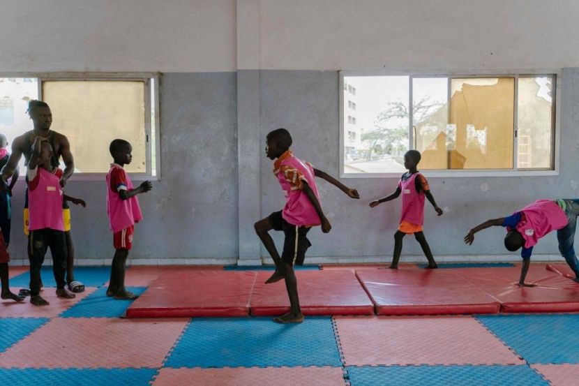 سيرك للفقراء .. ملاذ آمن بعيدا عن قسوة الحياة في السنغال