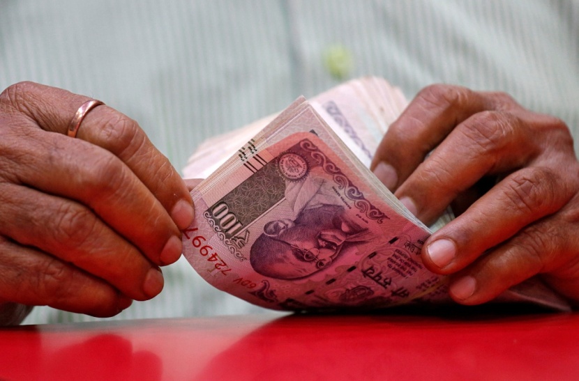 تراجع قياسي للعملة الهندية .. الدولار = 80.06 روبية