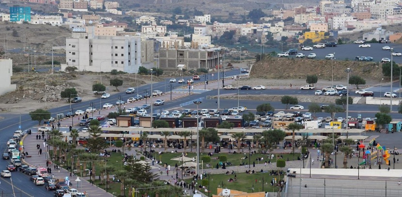 صيف عسير 2022 يستقبل الزوار بالغيم والمطر