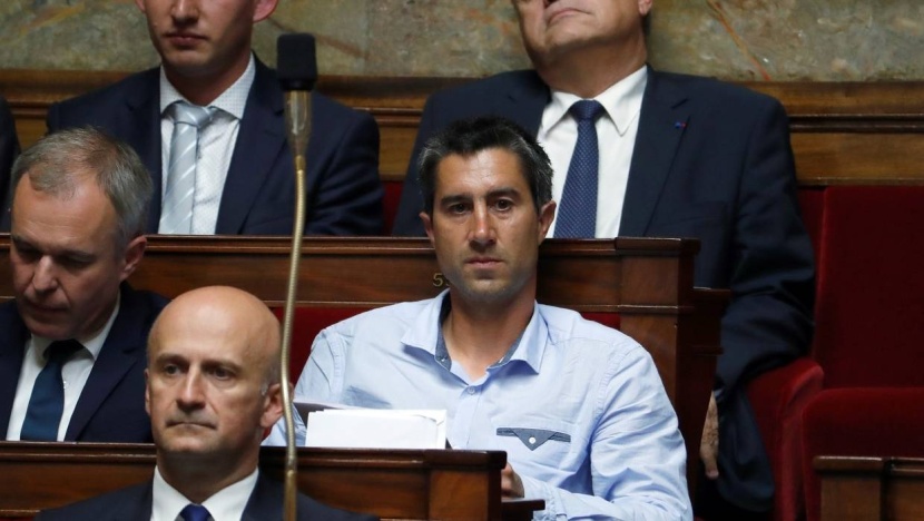 ربطات العنق تثير انقساما داخل البرلمان الفرنسي