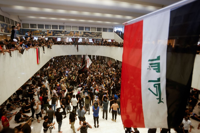 أزمة سياسية معقدة في العراق واقتحام جديد للبرلمان