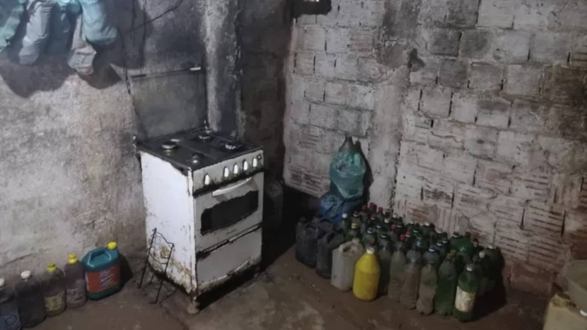 تعرضوا لاعتداءات نفسية .. تحرير أم وطفليها ظلوا مقيدين 17 عاما