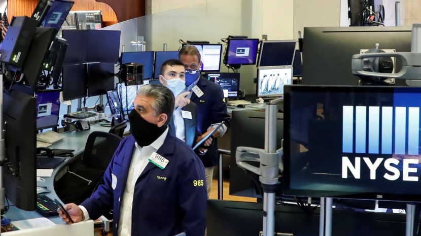 المستثمرون يتشبثون ببواعث الأمل