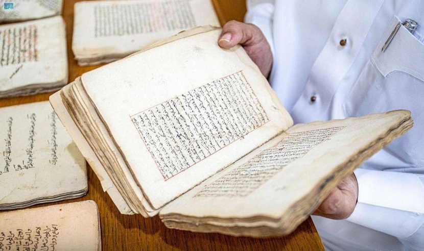 انطلاق معرض اللغة والترجمة و8 آلاف مخطوط آثري يحتويها مركز المخطوطات