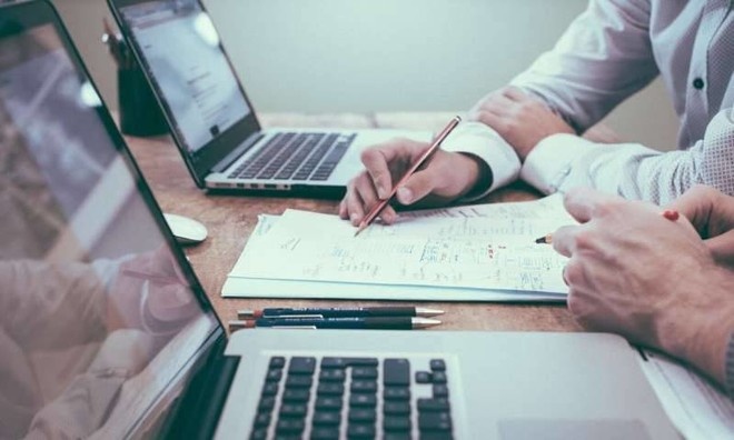 استطلاع : 70 % من الموظفين يريدون العمل 4 أيام في الأسبوع